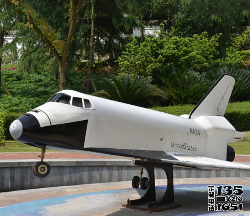 公園游樂場玻璃鋼飛機模型雕塑 公園游樂場玻璃鋼飛機模型雕塑