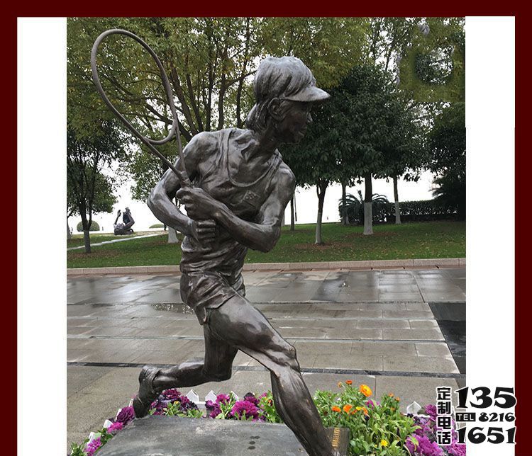 學院廣場打網球的運動員玻璃鋼仿銅雕塑 學院廣場打網球的運動員玻璃鋼仿銅雕塑