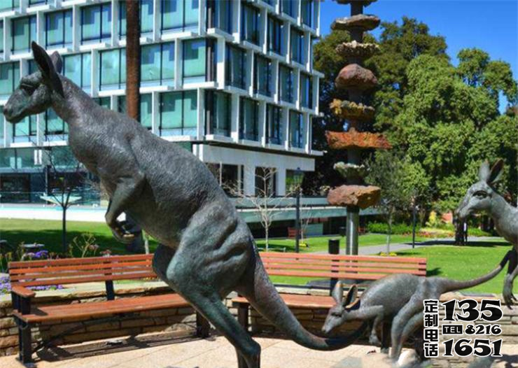 景區跳躍一家三口玻璃鋼仿銅袋鼠雕塑 景區跳躍一家三口玻璃鋼仿銅袋鼠雕塑