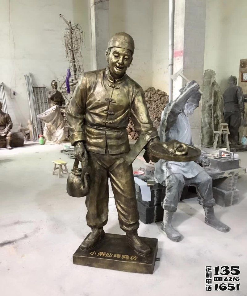民俗景區玻璃鋼仿銅倒茶店小二人物雕塑 民俗景區玻璃鋼仿銅倒茶店小二人物雕塑