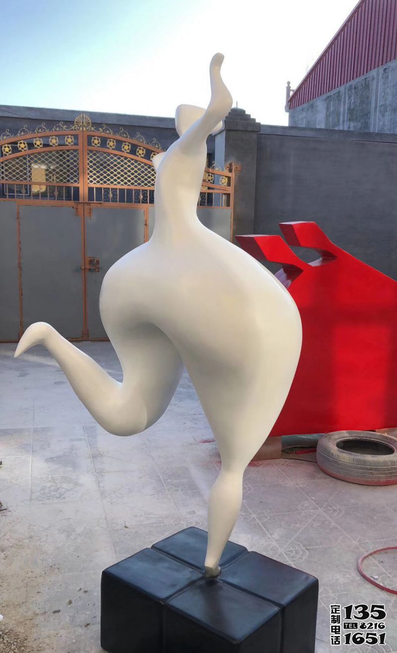 景區擺放的玻璃鋼抽象藝術跳舞人物雕塑 景區擺放的玻璃鋼抽象藝術跳舞人物雕塑