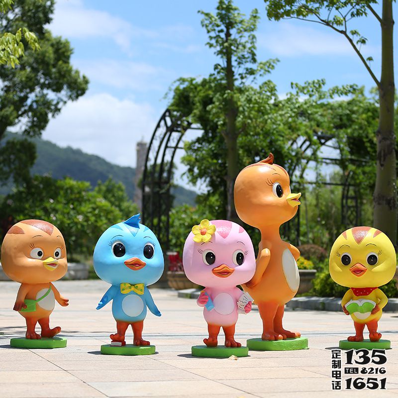 游樂場(chǎng)創(chuàng)意動(dòng)畫動(dòng)物玻璃鋼彩繪萌雞小隊(duì)雕塑 游樂場(chǎng)創(chuàng)意動(dòng)畫動(dòng)物玻璃鋼彩繪萌雞小隊(duì)雕塑