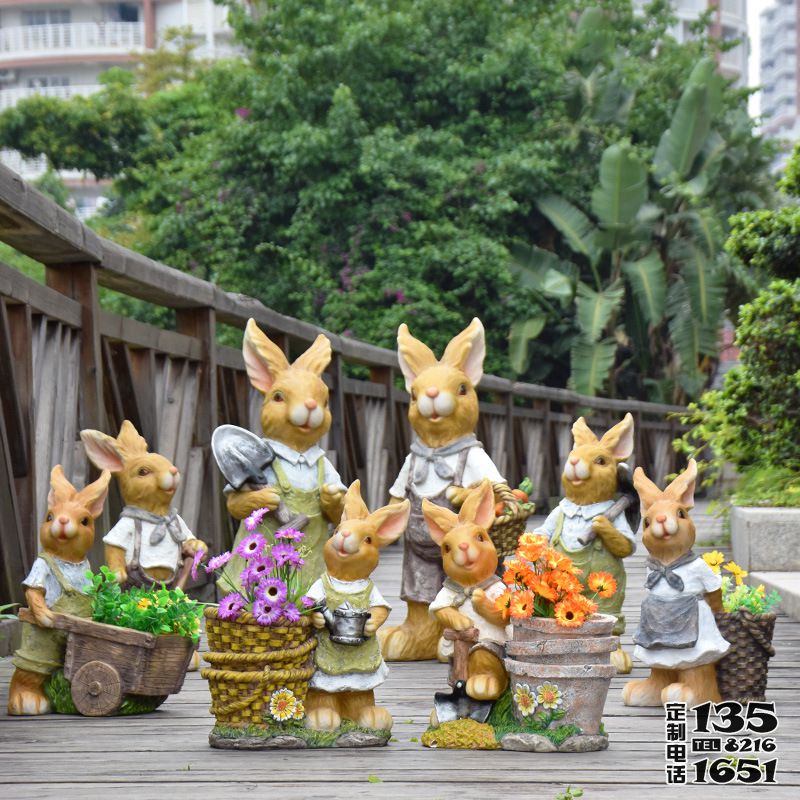 城市街道玻璃鋼彩繪仿真動(dòng)物兔子雕塑 城市街道玻璃鋼彩繪仿真動(dòng)物兔子雕塑