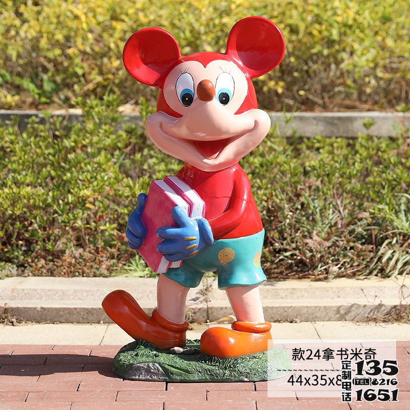 游樂場擺放的一只玻璃鋼卡通彩繪米老鼠雕塑 游樂場擺放的一只玻璃鋼卡通彩繪米老鼠雕塑