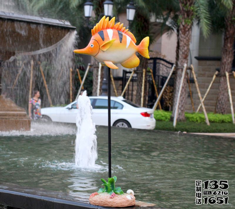 酒店噴泉一只玻璃鋼彩繪卡通魚(yú)雕塑 酒店噴泉一只玻璃鋼彩繪卡通魚(yú)雕塑