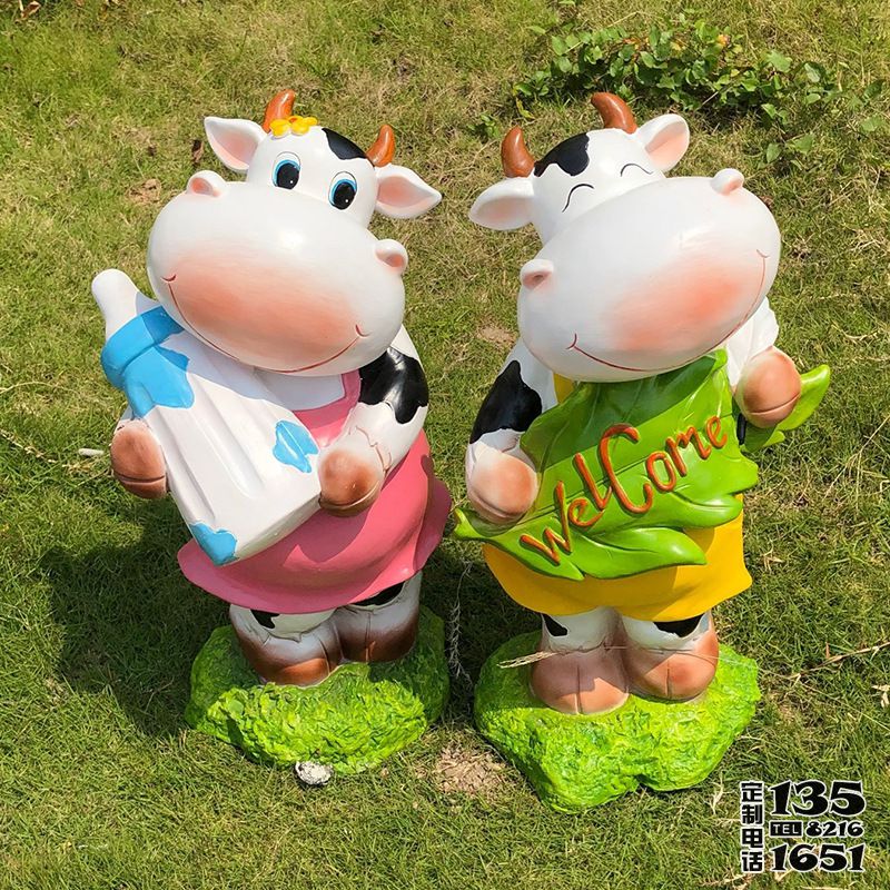 商場玻璃鋼卡通小奶牛雕塑 商場玻璃鋼卡通小奶牛雕塑