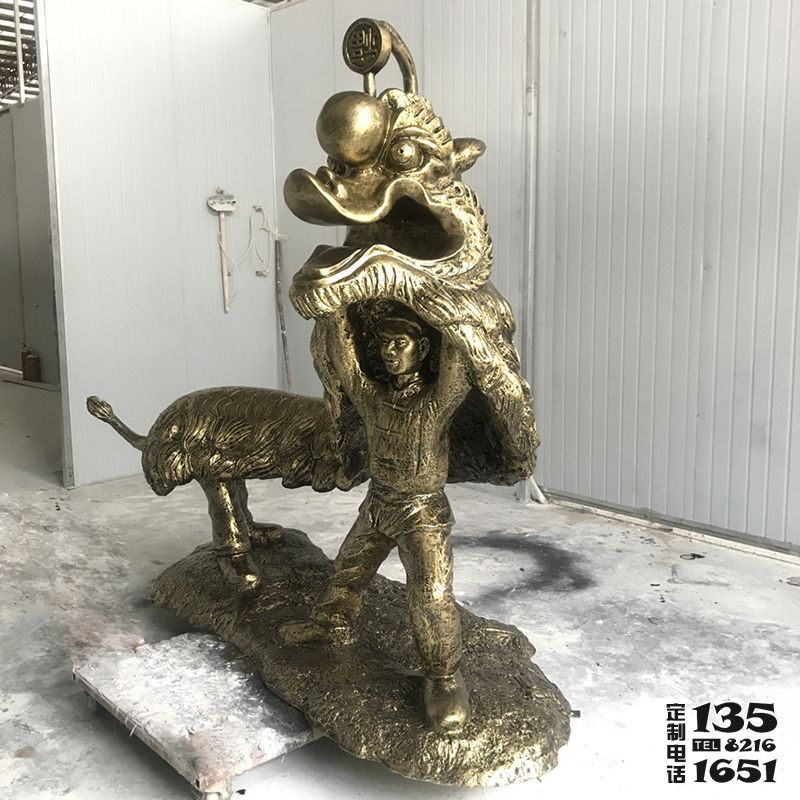 城市街道玻璃鋼仿銅舞獅的人物景觀 城市街道玻璃鋼仿銅舞獅的人物景觀