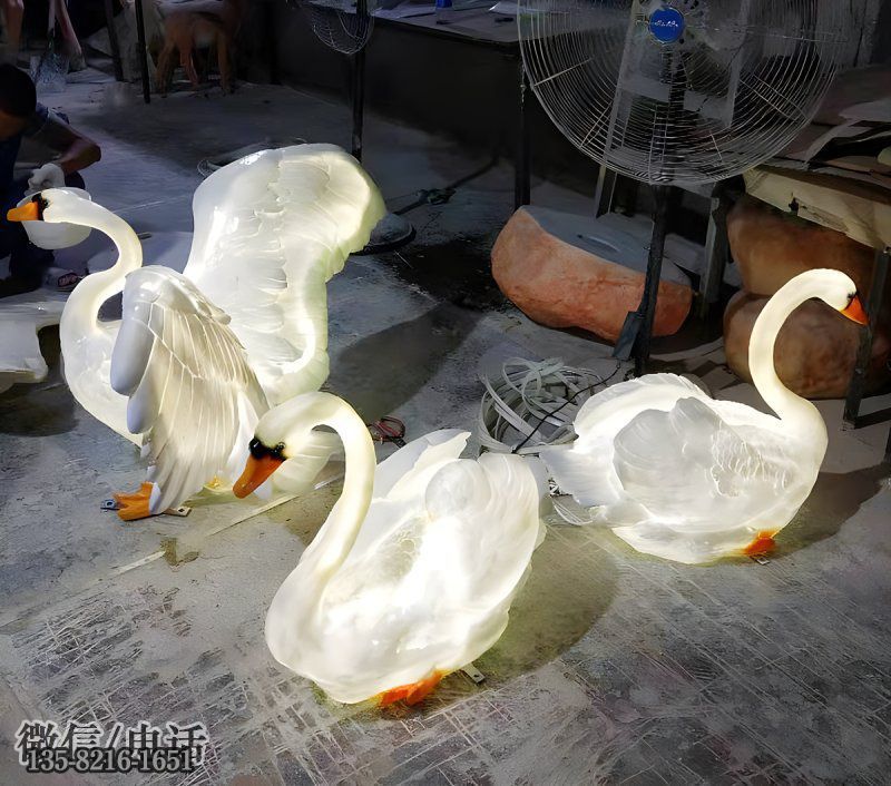 玻璃鋼發(fā)光大鵝天鵝雕塑 玻璃鋼發(fā)光大鵝天鵝雕塑